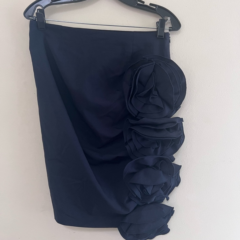 Chic Navy Pencil Skirt with Floral Accents - Picture 2 of 7